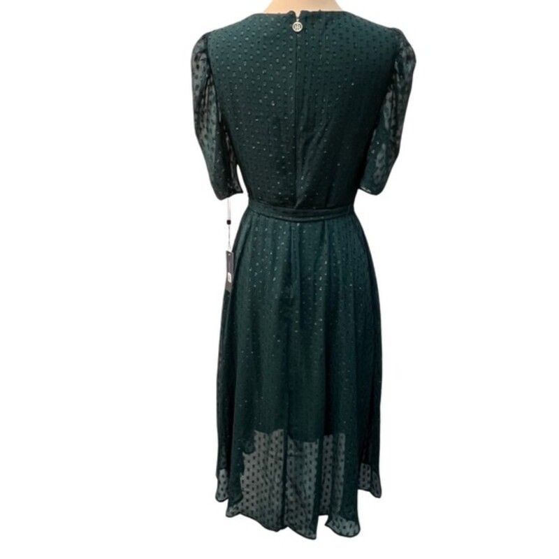 New Tommy Hilfiger Dress<br />
Metallic Circle Detail<br />
Belted Waist<br />
Gorgeous Holiday Green<br />
Size: 6<br />
Retails for $139.00