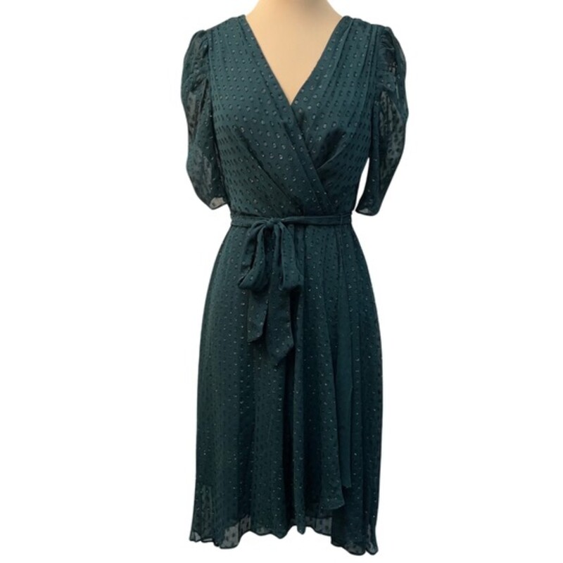 New Tommy Hilfiger Dress<br />
Metallic Circle Detail<br />
Belted Waist<br />
Gorgeous Holiday Green<br />
Size: 6<br />
Retails for $139.00