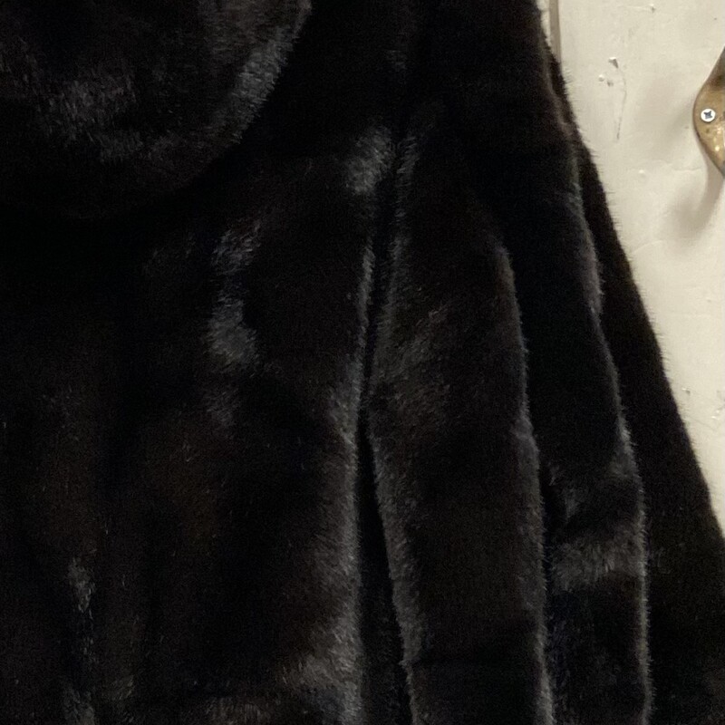 Brw Faux Fur Coat<br />
Brown<br />
Size: M/L