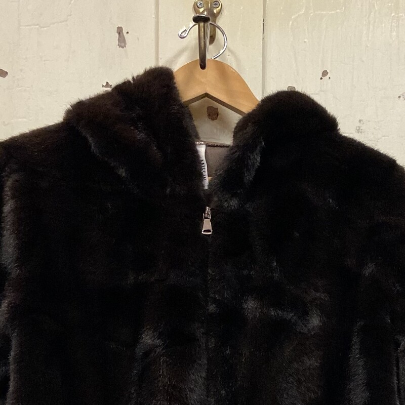 Brw Faux Fur Coat<br />
Brown<br />
Size: M/L