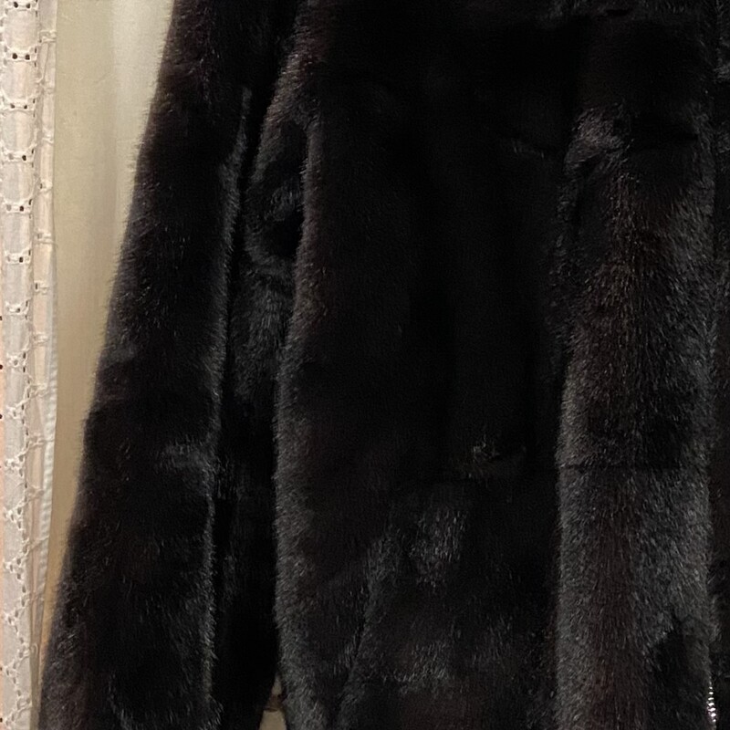 Brw Faux Fur Coat<br />
Brown<br />
Size: M/L