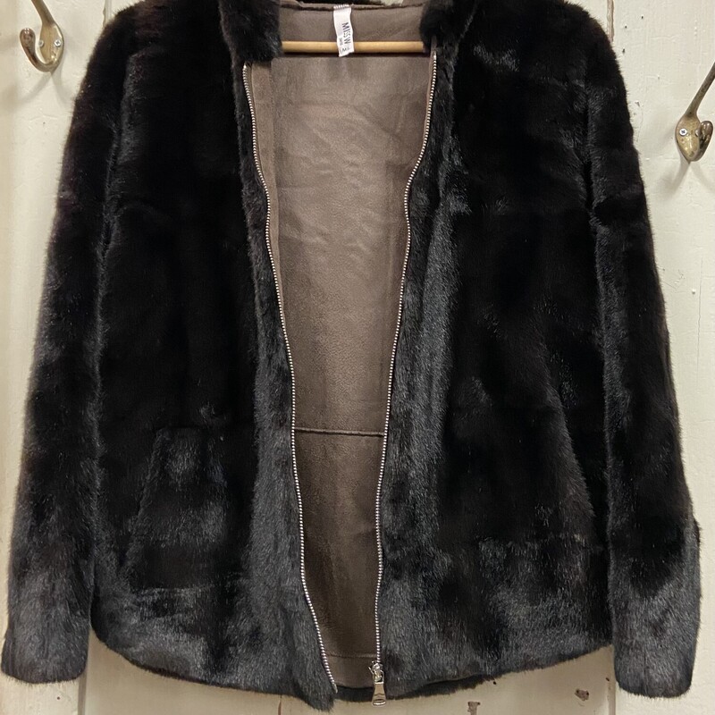 Brw Faux Fur Coat<br />
Brown<br />
Size: M/L