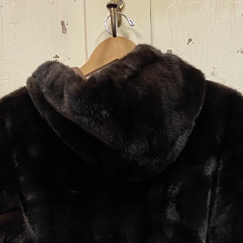 Brw Faux Fur Coat<br />
Brown<br />
Size: M/L