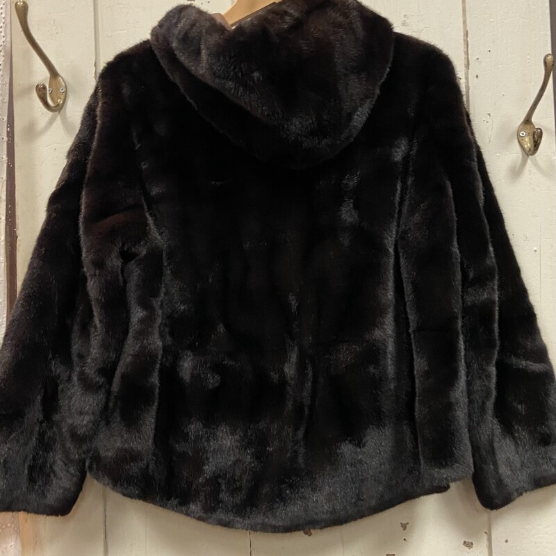 Brw Faux Fur Coat<br />
Brown<br />
Size: M/L