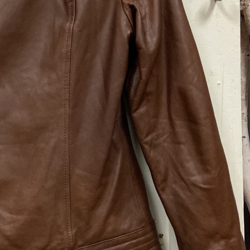 Brw Italian Lther Coat<br />
Brown<br />
Size: M R $200