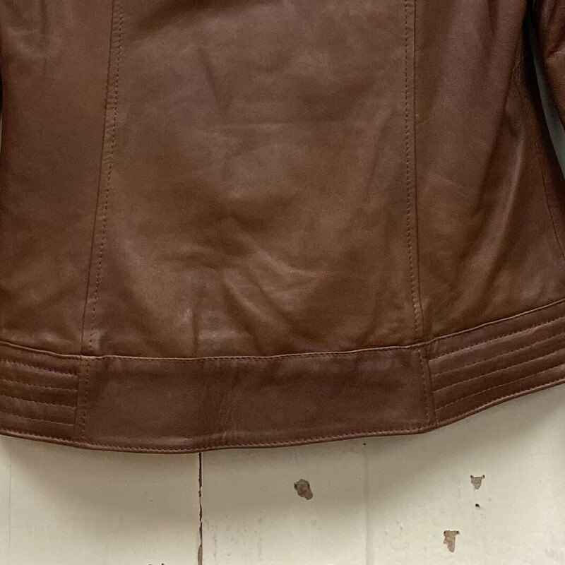 Brw Italian Lther Coat<br />
Brown<br />
Size: M R $200