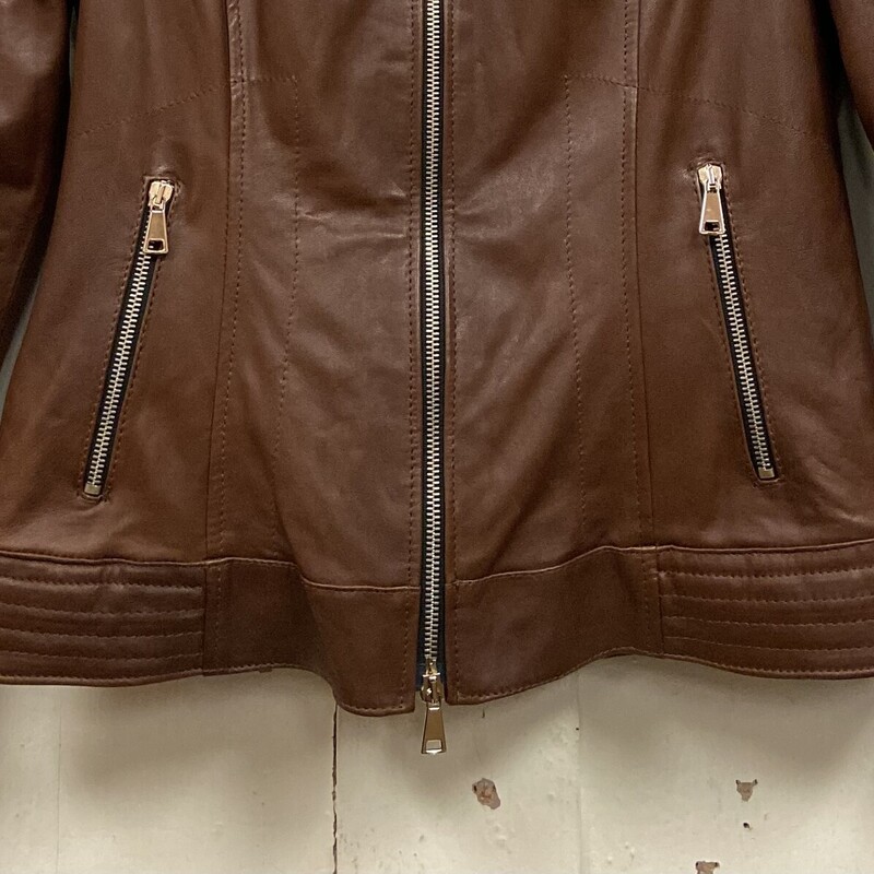 Brw Italian Lther Coat<br />
Brown<br />
Size: M R $200