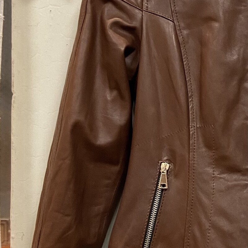 Brw Italian Lther Coat<br />
Brown<br />
Size: M R $200