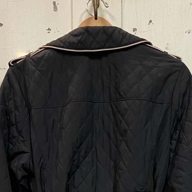 Blk/tan Trim Quilt Coat<br />
Blk/Tan<br />
Size: Large