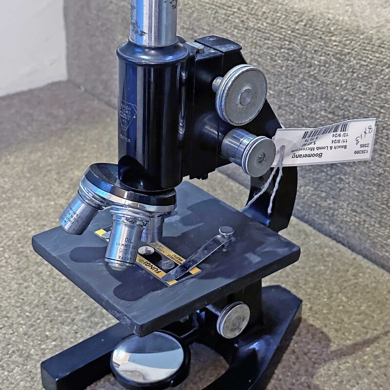 Bauch & Lomb Microscope
#259319
13 In Tall x 8 In Wide.