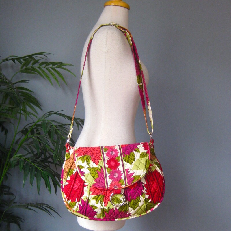 Pretty Vera Bradley saddle bag in Hello Dahlia<br />
the bag has a roundish shape and a big flap with a branded metal ring.<br />
closes with two hidden magnetic snaps<br />
Strap adjusts from 14 to 24<br />
2 slip pockets outside<br />
3 slip pockets inside and 1 zippered pocket<br />
<br />
like new condition!<br />
thanks for looking!<br />
#80379