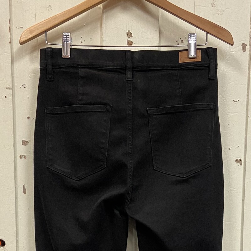 Blk Ultra Flare Jean<br />
Black<br />
Size: 7/8