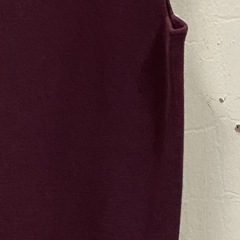 Mar Slvlss Trtle Sweater<br />
Maroon<br />
Size: Medium