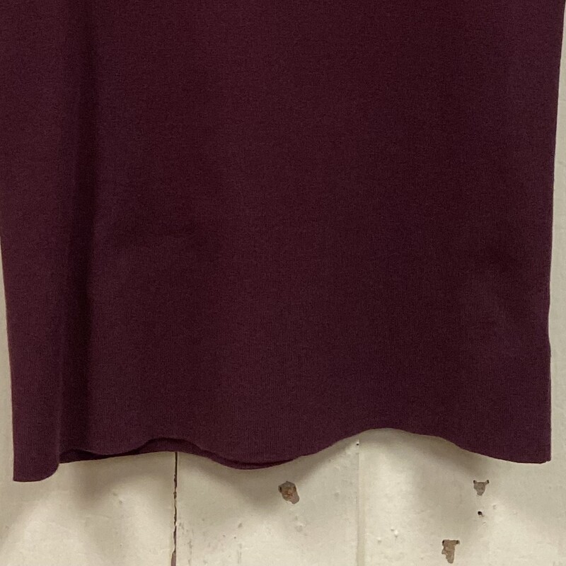 Mar Slvlss Trtle Sweater<br />
Maroon<br />
Size: Medium