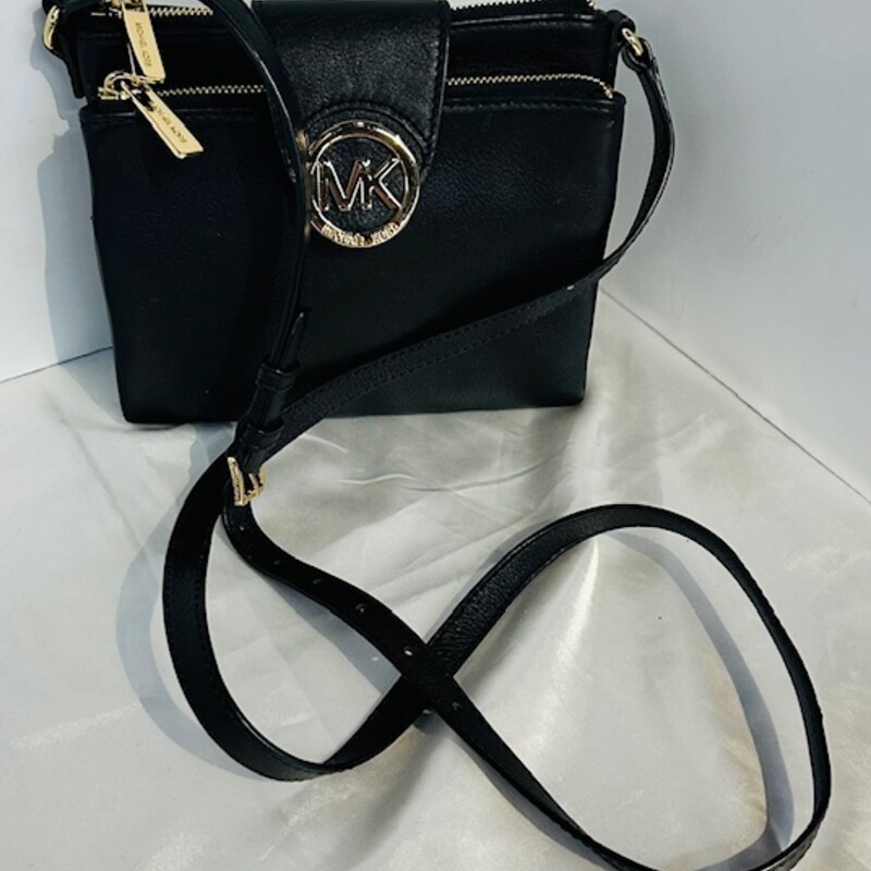 Michael Kors Leather Square Crossbody
Black Gold
Size: 8 x 7H