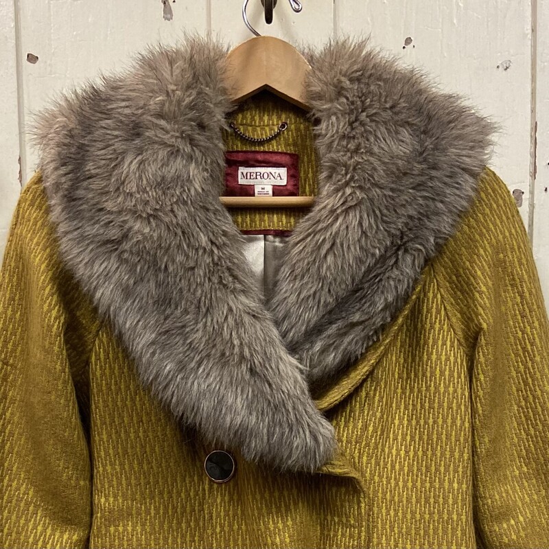 Must Wool Faux Fur Coat<br />
Mustard<br />
Size: M