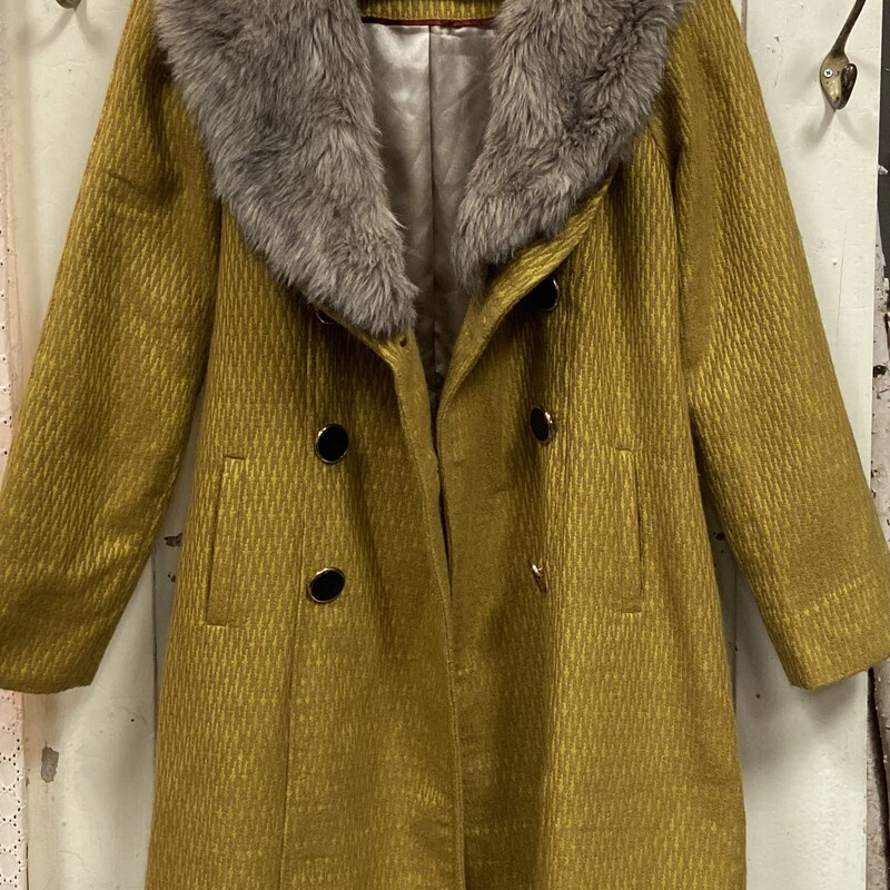 Must Wool Faux Fur Coat<br />
Mustard<br />
Size: M