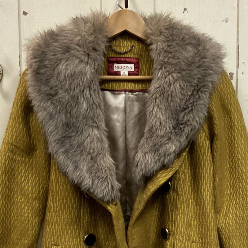 Must Wool Faux Fur Coat<br />
Mustard<br />
Size: M