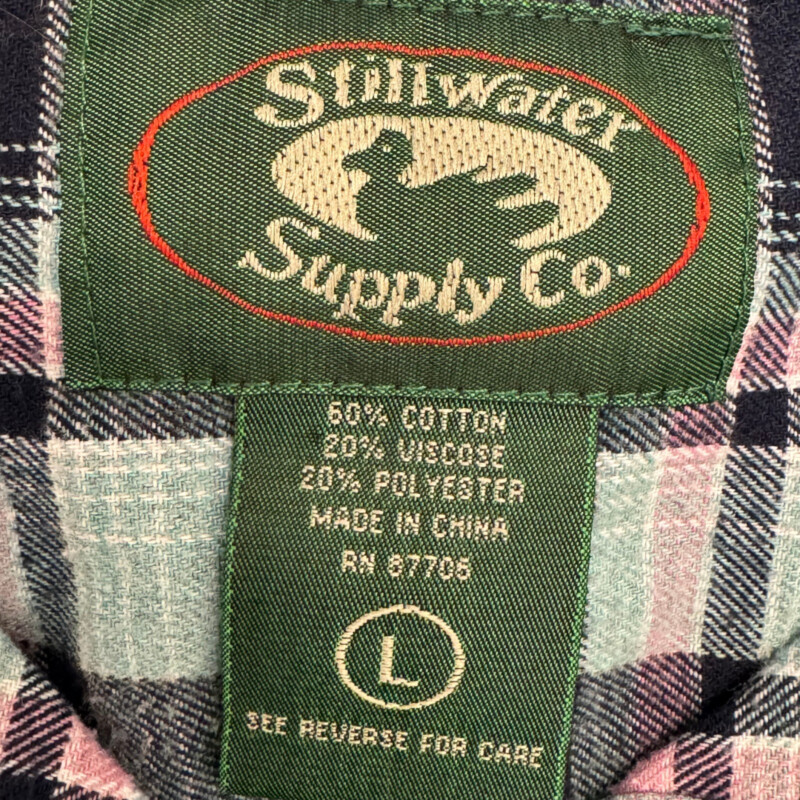 Stillwater Tunic Shirt
With Pockets!
Plaid Pattern
Colors: Mint, Navy, and Pink
Size: Large