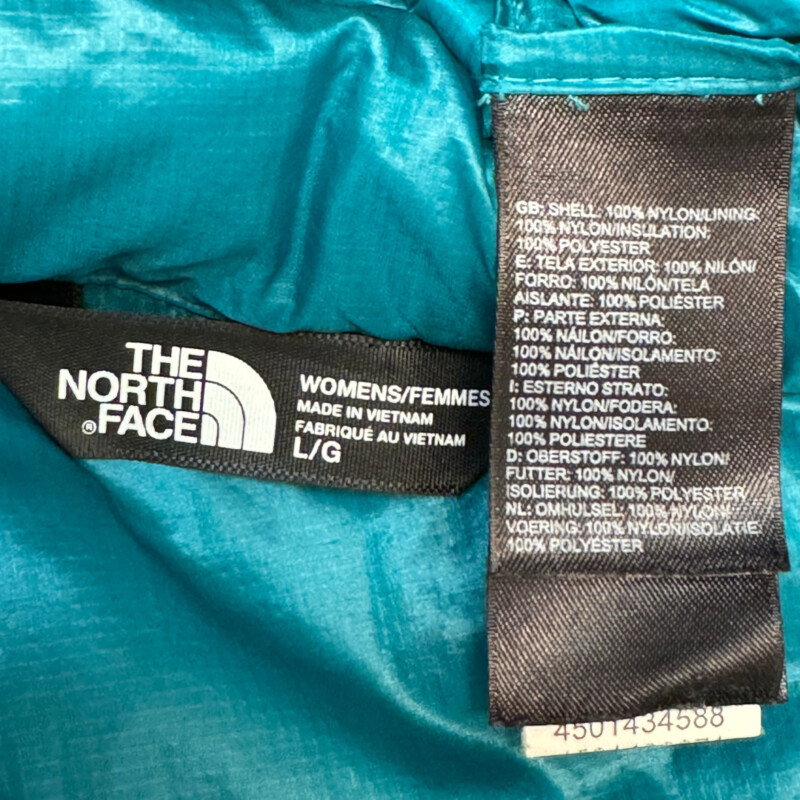 North Face Puffer Jacket<br />
Zippered Pockets<br />
Beautiful Turquoise Color<br />
Size: Large