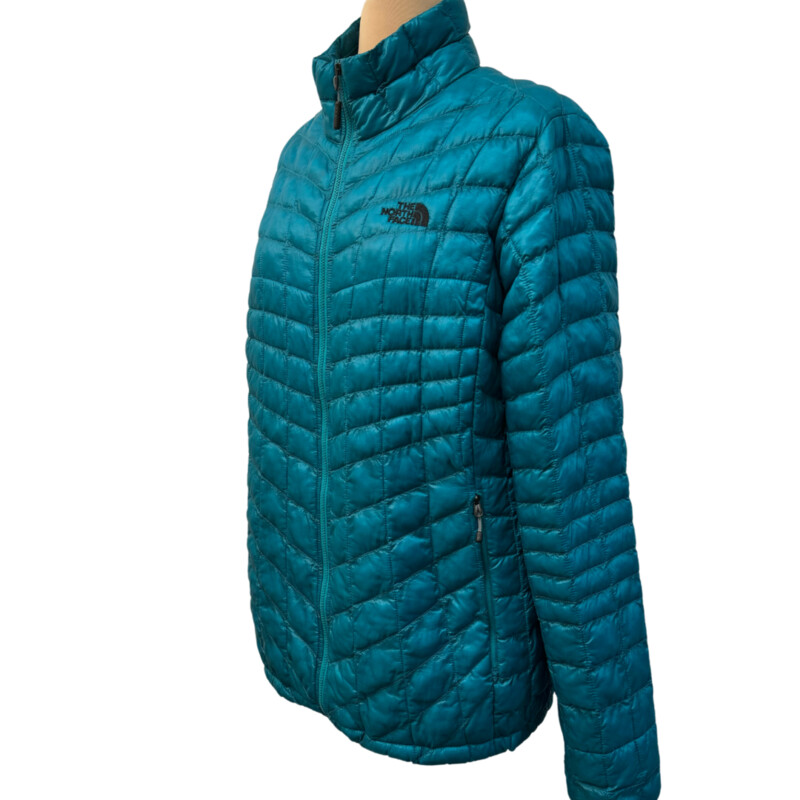 North Face Puffer Jacket<br />
Zippered Pockets<br />
Beautiful Turquoise Color<br />
Size: Large