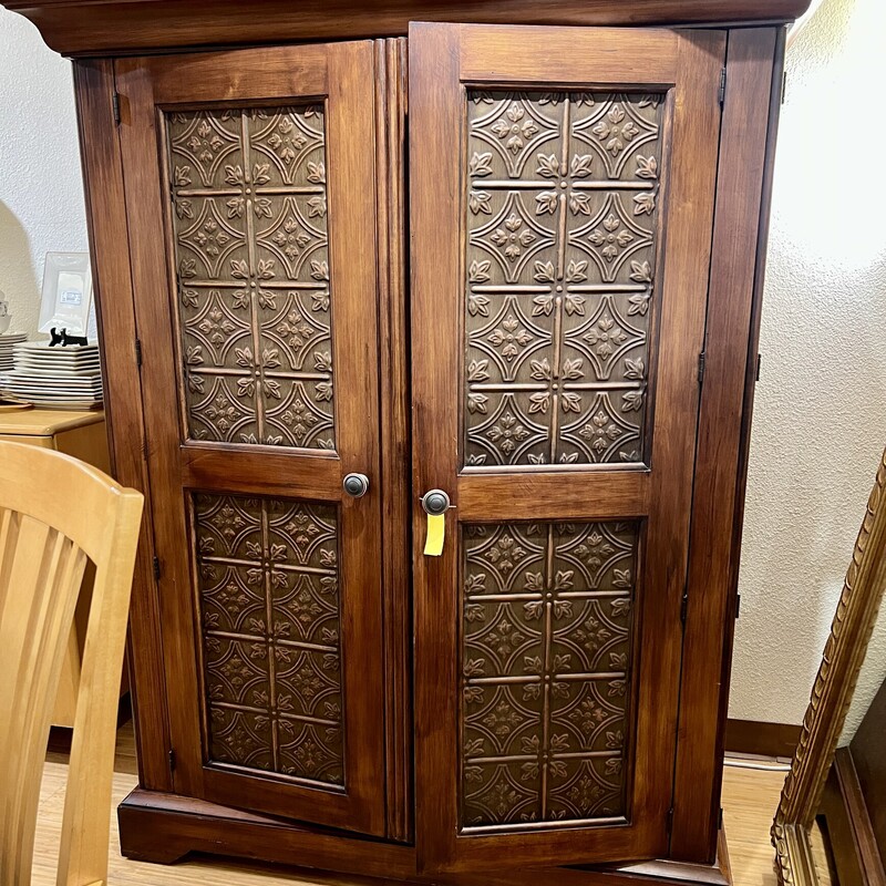 Armoire Restoration. Hardware
Size: 52x27x65