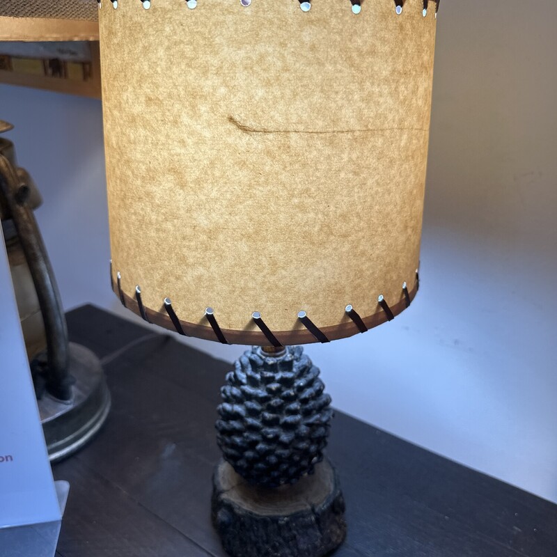 Mossy Oak Pinecone Lamp