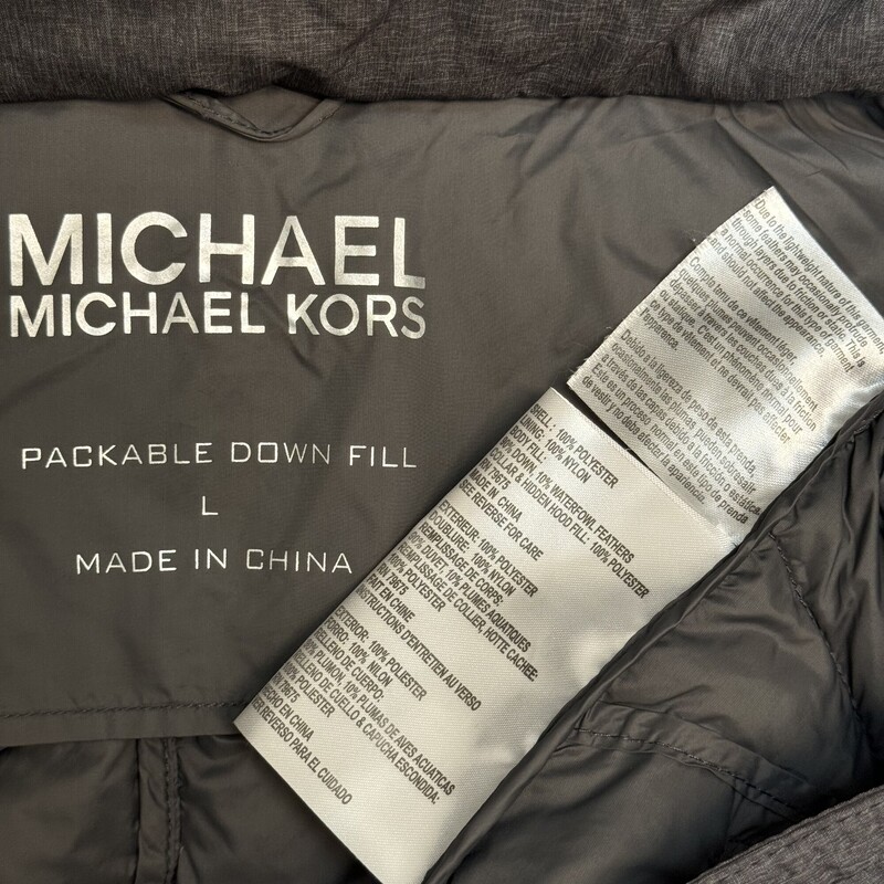 Michael Kors Packable Down Puffer Coat<br />
Zippered Pockets<br />
Color: Gray<br />
Size: Large