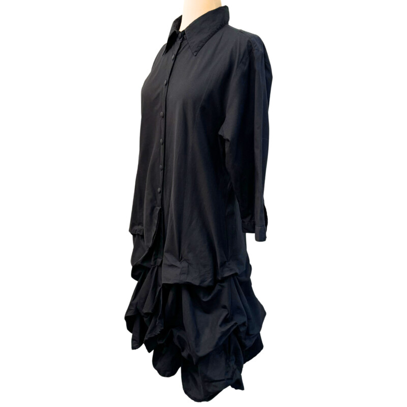 Yashi Cotton Dress
3/4 Sleeves
Tiered Ballooning Detail
Color: Black
Size: XL