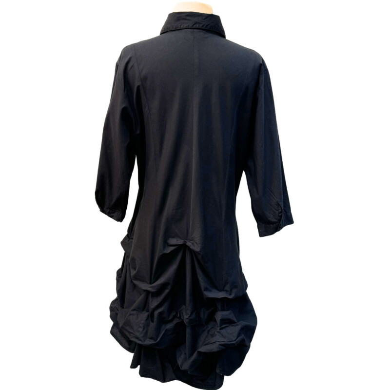 Yashi Cotton Dress<br />
3/4 Sleeves<br />
Tiered Ballooning Detail<br />
Color: Black<br />
Size: XL