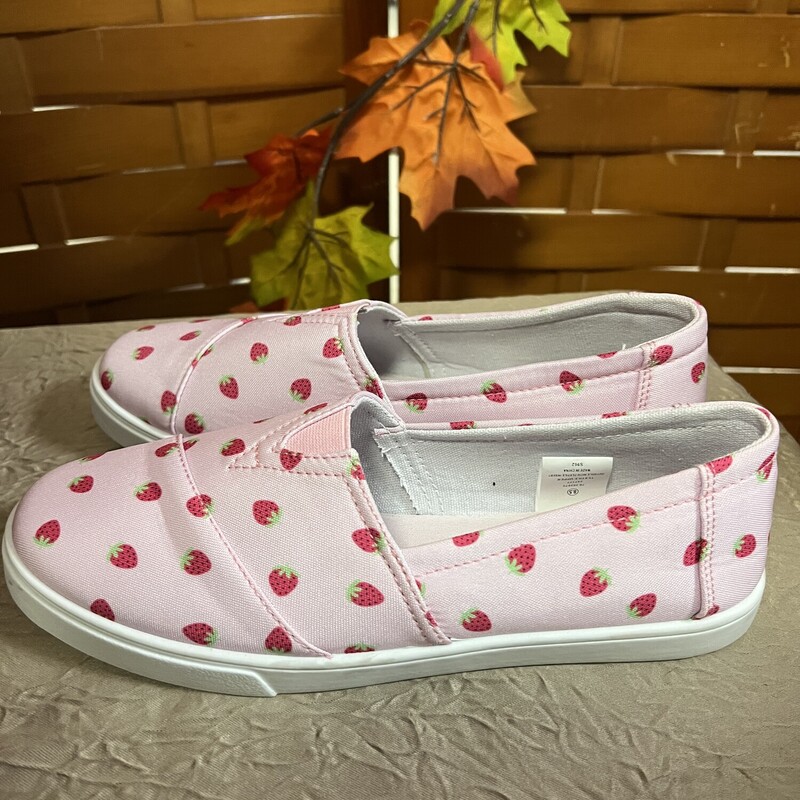 Nwt Stawberry Shoes, Size: 8.5