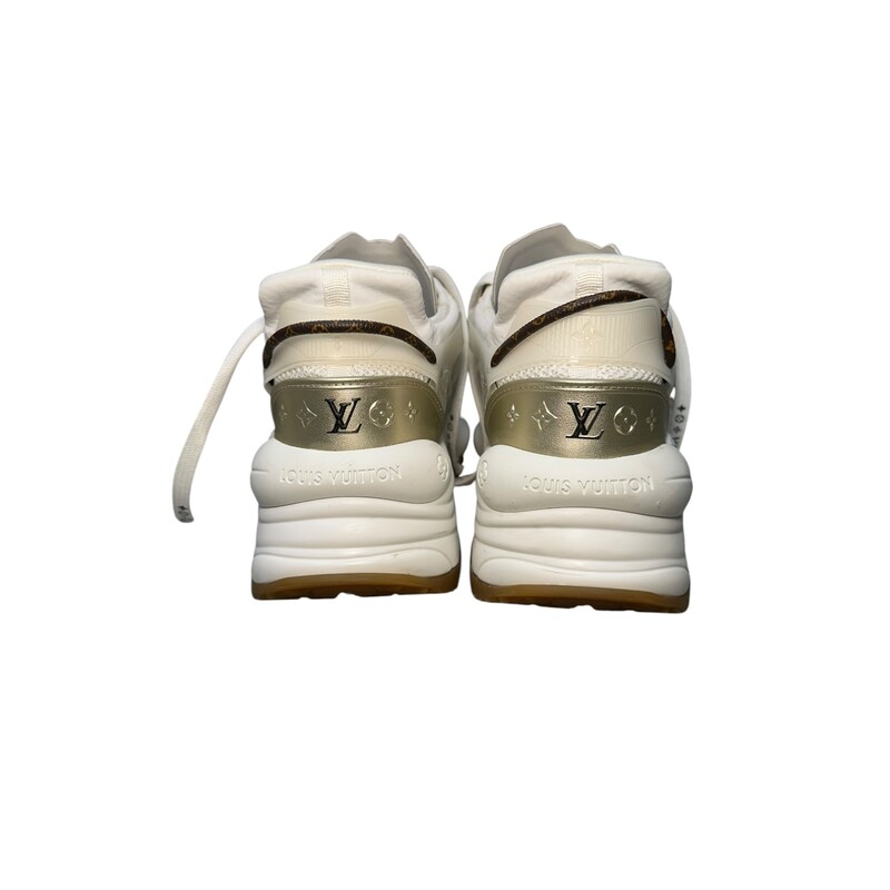 Louis Vuitton Run 55 Sneakers<br />
Some minor scuffs on the back<br />
Size 39<br />
Code: VL 0262<br />
Comes with original box ans dust bag.