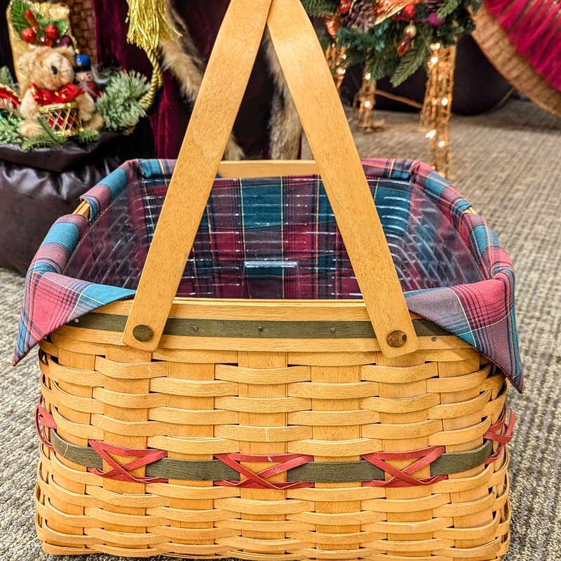 Longaberger Large Holiday Basket
Tan Red Green Size: 14 x 14 x 9H