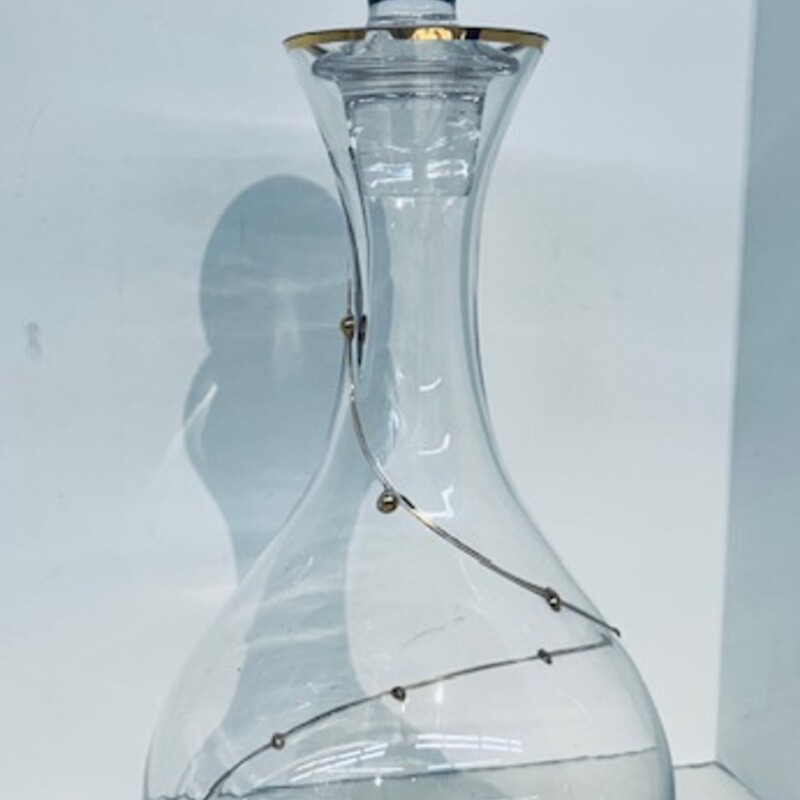 Swirled Dot Glass Decanter
Clear Gold Size: 6 x 12.5H
As Is - small chip in rim