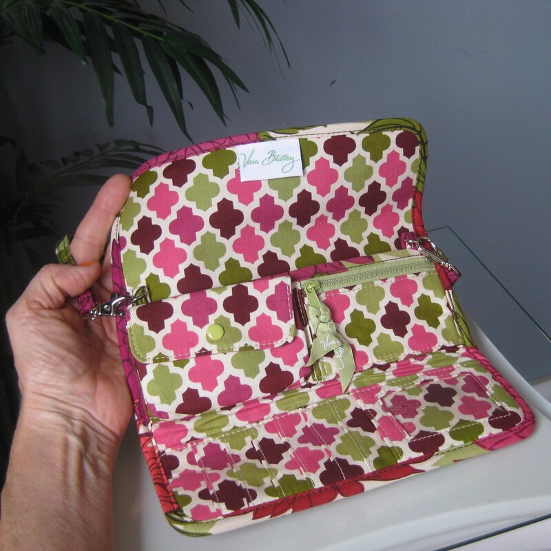 New Vera Bradley Crossbod, Pink, Size: None<br />
never used sleek wallet on a crossbody strap in<br />
Vera Bradley Hello Dahlia<br />
lots of pockets and slots for bills, receipts, id, change and cards on the inside<br />
trifold with two hidden magnetic snaps.<br />
the thin strap can be removed.<br />
9 x 4 x aprox 1<br />
<br />
thanks for looking!<br />
#82000