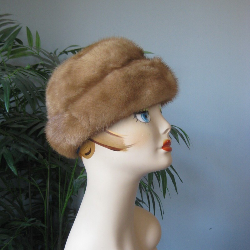 Vtg Fur, Brown, Size: None
Nice beige mink hat
Excellent condtion!
No tags
inner hat band measures 19.25 around
should fit like a pillbox, a little back on the head.
Very warm!

thanks for looking!
#81759