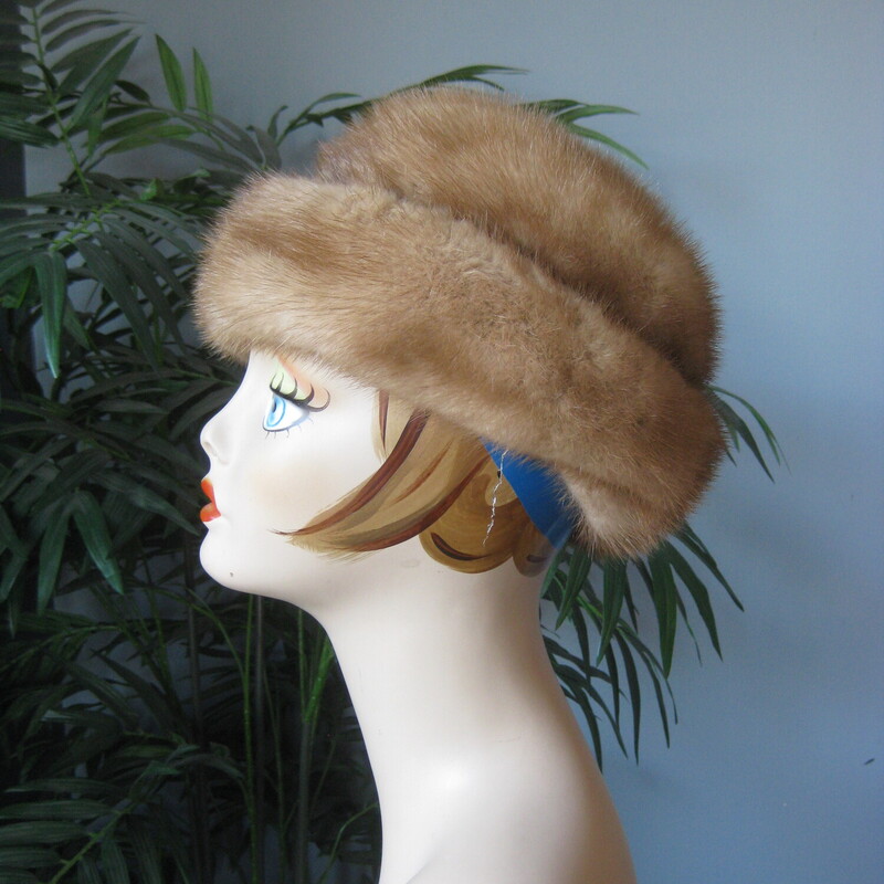 Vtg Fur, Brown, Size: None
Nice beige mink hat
Excellent condtion!
No tags
inner hat band measures 19.25 around
should fit like a pillbox, a little back on the head.
Very warm!

thanks for looking!
#81759