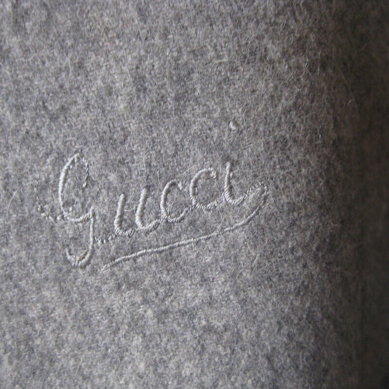 Vtg Gucci Wool Cashmere, Gray, Size: None
Envelope yourself in this oversized fawn colored cashmere lambswool blend scarf from Gucci.
V. quiet luxury this fringed classic can be worn under winter coats and blazers or jus around your shoulders in front of the fire at home.
65 long x 18 wide
Made in Italy

thanks for looking!
#78992