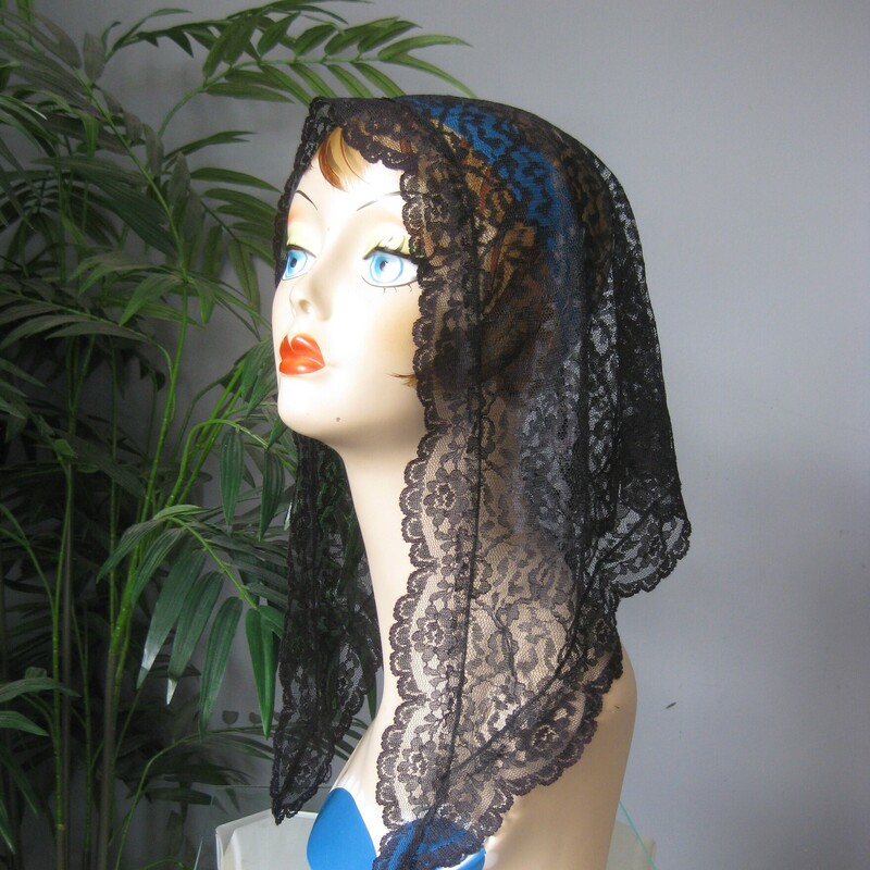 Lace Mantilla