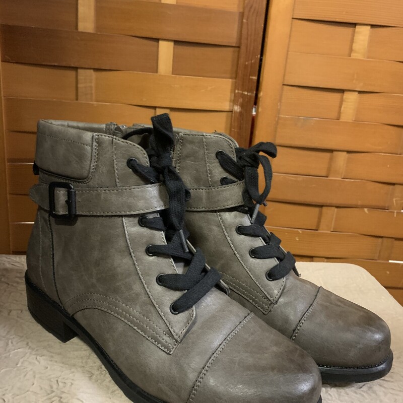 NWT Gray Boots, Size: 11