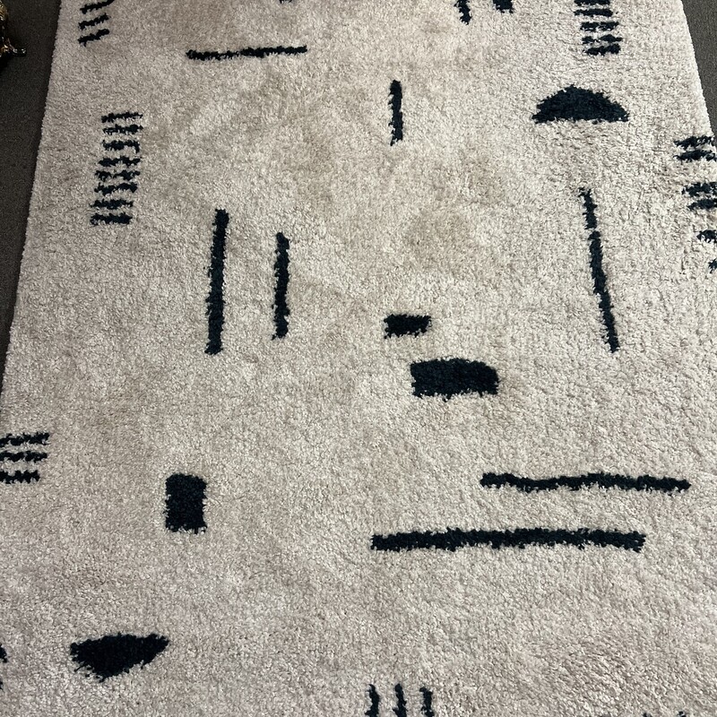 White/black Rug