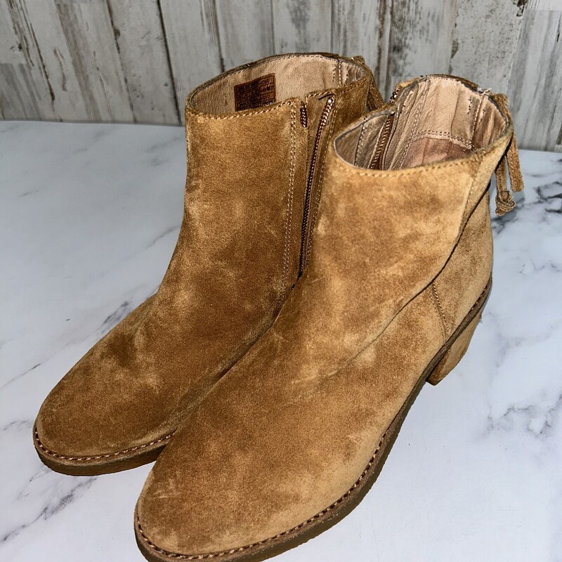 A7.5 Tan Suede Heels