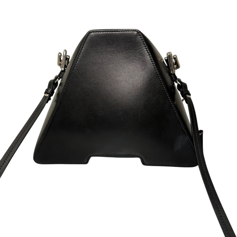 Ambush Tri Logo Plaque Tote, Black<br />
<br />
AMBUSH's signature A bag is imagined in a classic black hue here. This creates contrast with the polished silver-tone hardware for a contemporary finish.<br />
<br />
Made in Italy<br />
100% Calf Skin Outer<br />
<br />
Dimensions: Width 11 x Heighth 8.5 x Depth 3.75 Strap drop 22<br />
<br />
Scratching throughout bag.