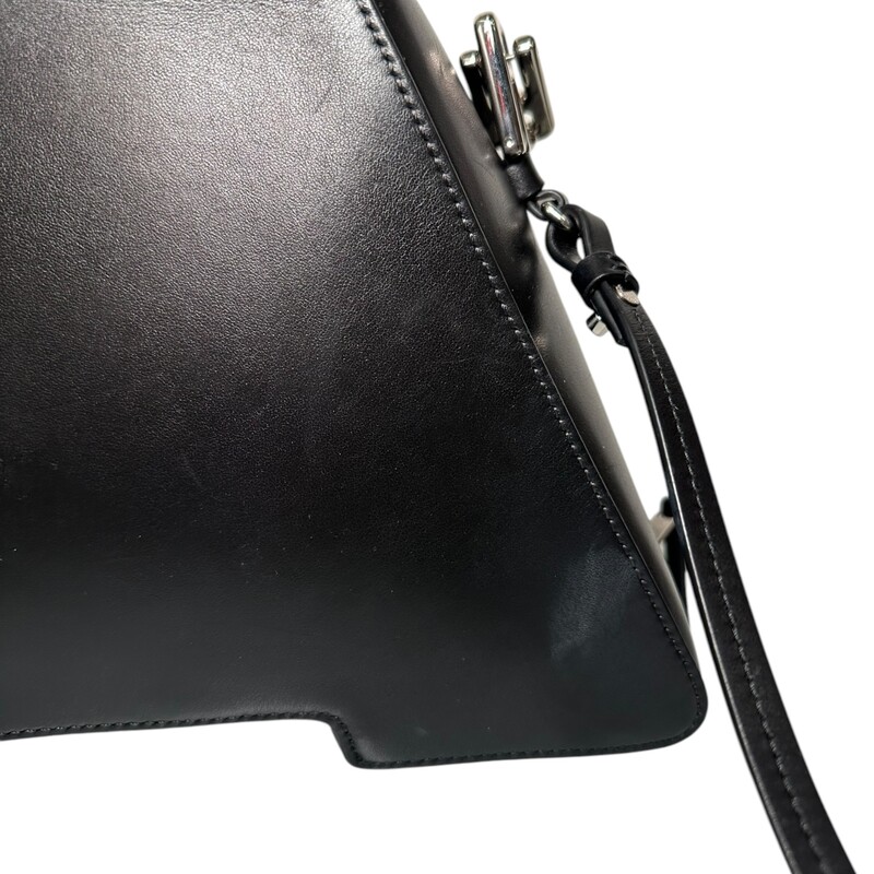 Ambush Tri Logo Plaque Tote, Black<br />
<br />
AMBUSH's signature A bag is imagined in a classic black hue here. This creates contrast with the polished silver-tone hardware for a contemporary finish.<br />
<br />
Made in Italy<br />
100% Calf Skin Outer<br />
<br />
Dimensions: Width 11 x Heighth 8.5 x Depth 3.75 Strap drop 22<br />
<br />
Scratching throughout bag.