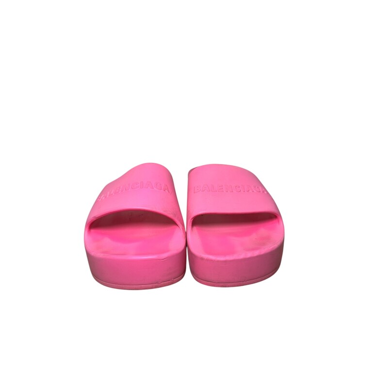 Pink Balenciaga Rubber Slides
Size 37
Some toe marks
Some marks throughout
Does not come with original box or dust bag.