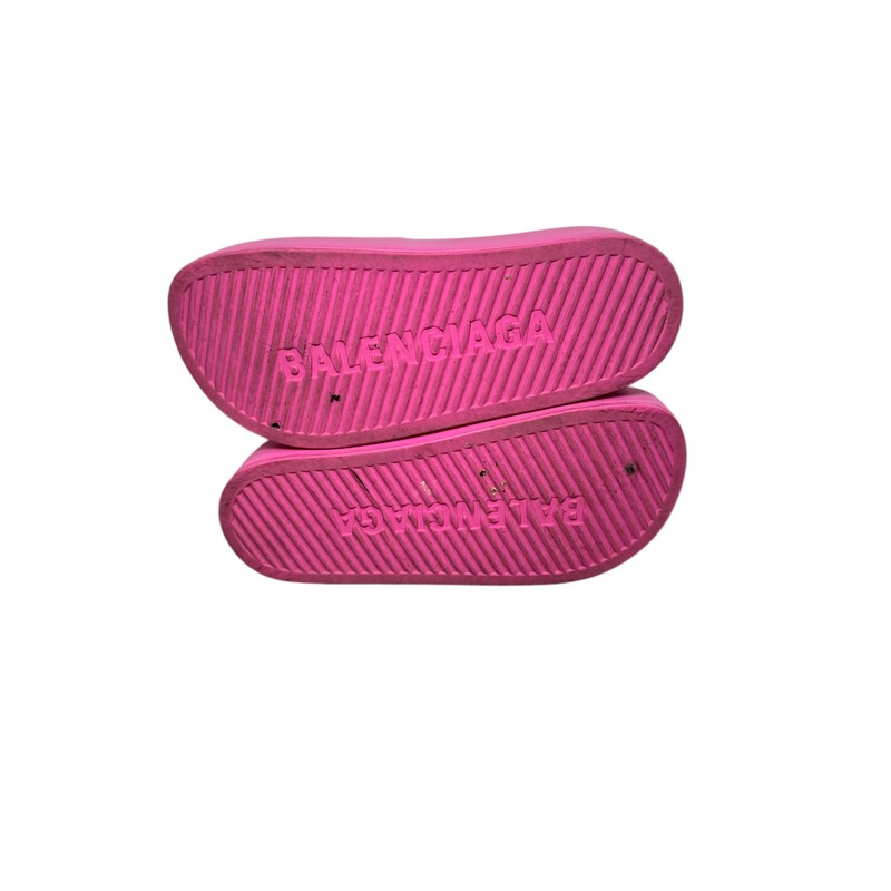 Pink Balenciaga Rubber Slides<br />
Size 37<br />
Some toe marks<br />
Some marks throughout<br />
Does not come with original box or dust bag.