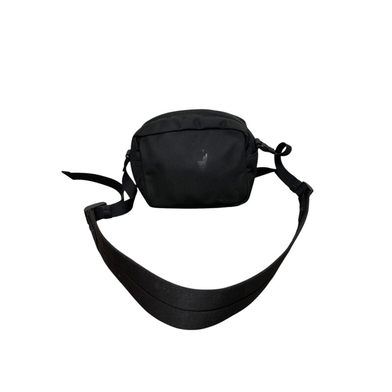 Alexander Wang Camera Nylon Bag
Dimensions: 7x4.7
Marks on back of the bag
Does not come with original box or dust bag.