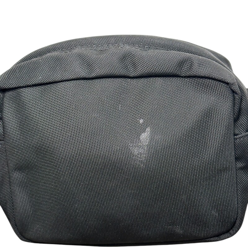 Alexander Wang Camera Nylon Bag
Dimensions: 7x4.7
Marks on back of the bag
Does not come with original box or dust bag.