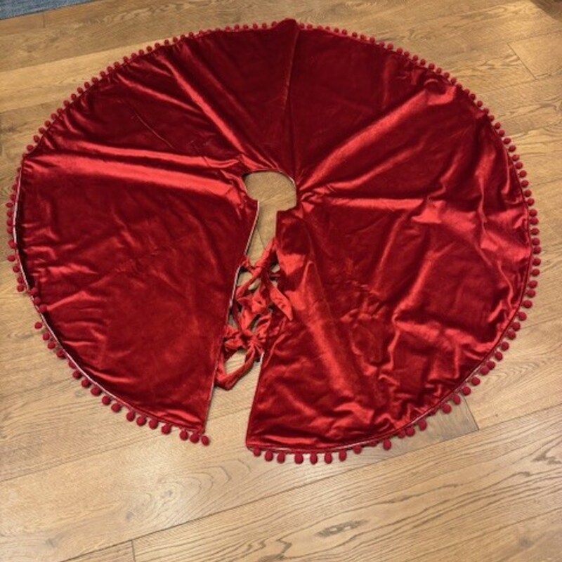 Reversable Tree Skirt

Size: 52D