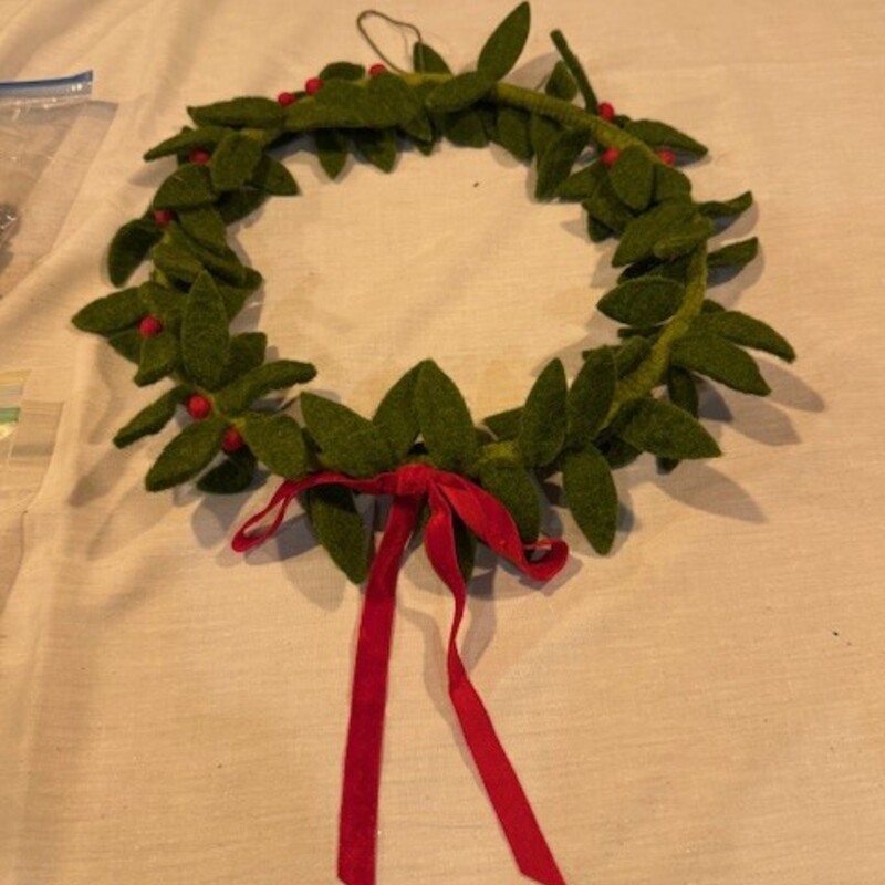 Felt Wreath

Size: 11D